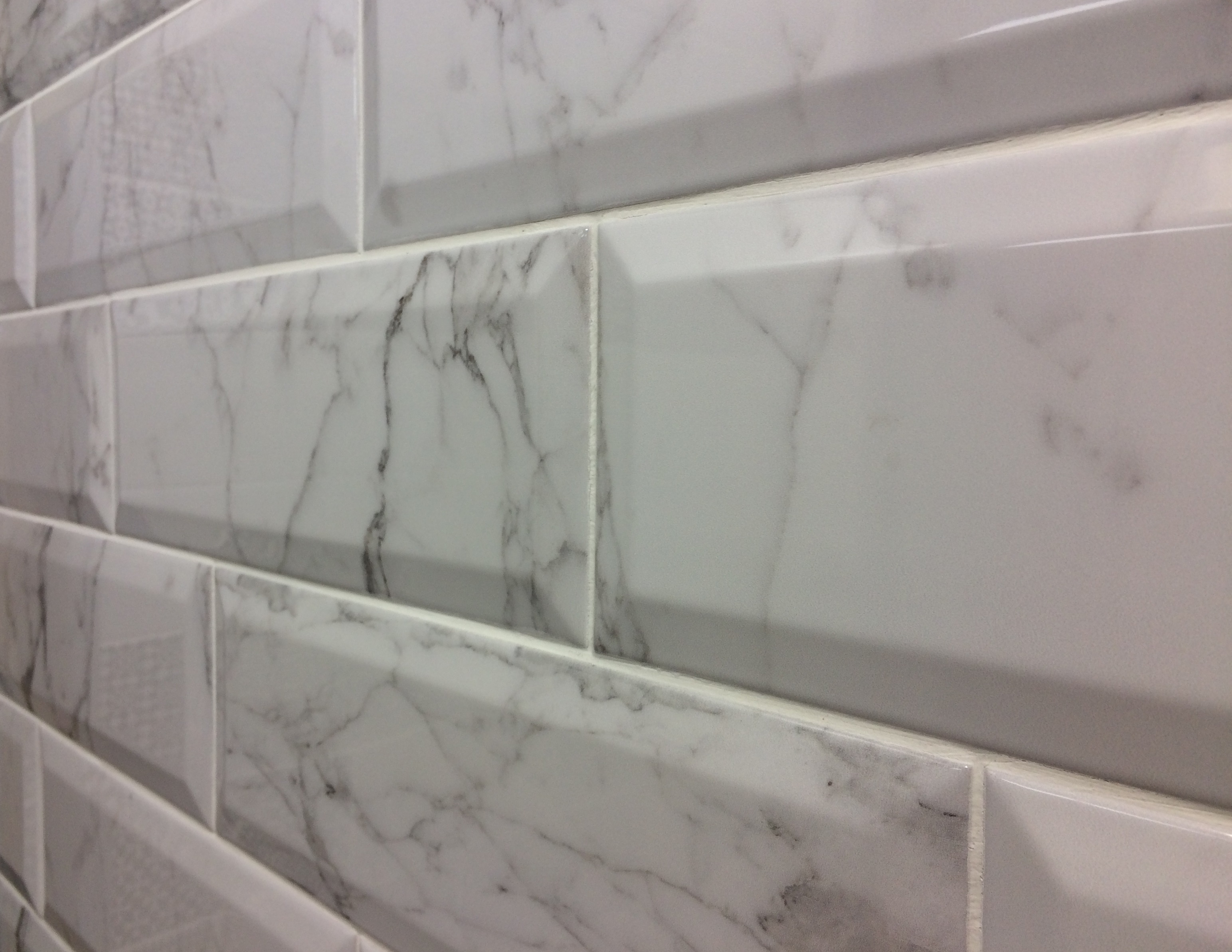 Collection KC78 Biselado Carrara Marble Effect